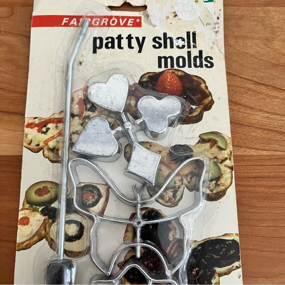 Vintage '82 Fairgrove Aluminum Patti Shell Molds #187 Butterfly Flower Suits NOS - Picture 3 of 6